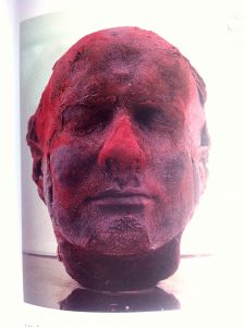 Marc Quinn, "Self" von 1991; gefrorenes Blut auf Edelstahl und Plexiglas (Saatchi Collection, London)